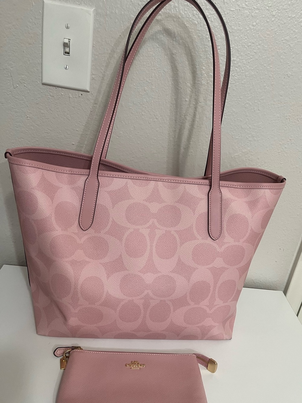 Coach Powder Pink City Tote with matching Pouch Wristlet - Picture 4 of 14